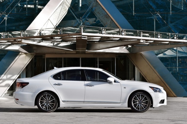 https://wcar.sets.lv/cars/Lexus/LS/1367313455-Lexus-LS_EU-Version_2013_800x600_wallpaper_33.jpg