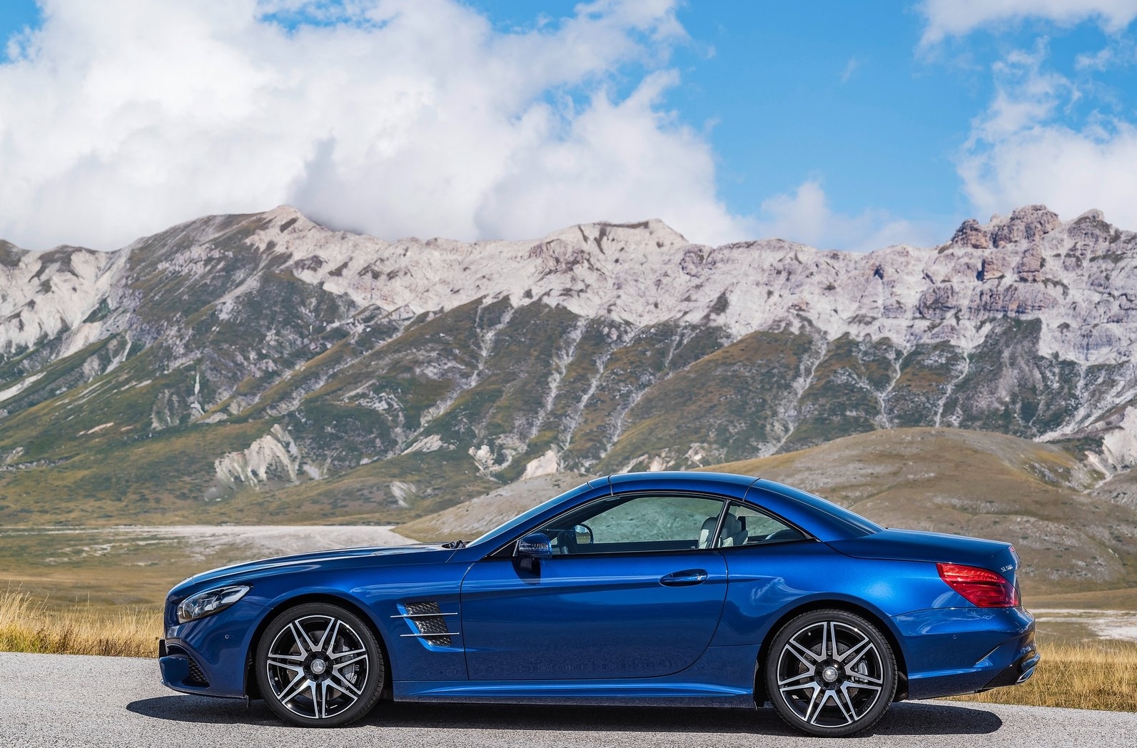 https://wcar.sets.lv/cars/Mercedes-Benz/SL/b85864841c0b02a3e223141cbc7e5295.jpg