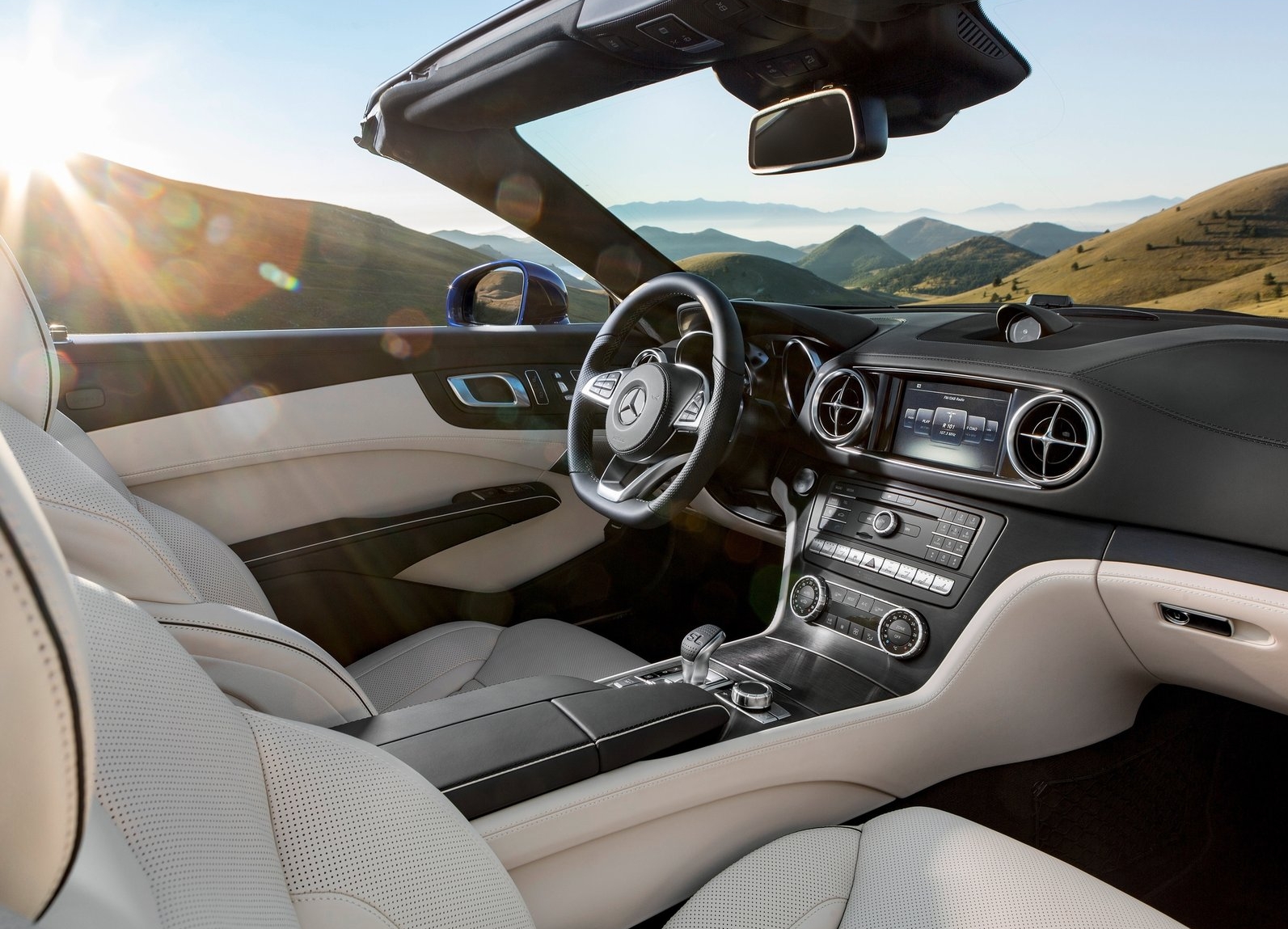 https://wcar.sets.lv/cars/Mercedes-Benz/SL/d80fcc5bd2f684800f840789fd7966ae.jpg