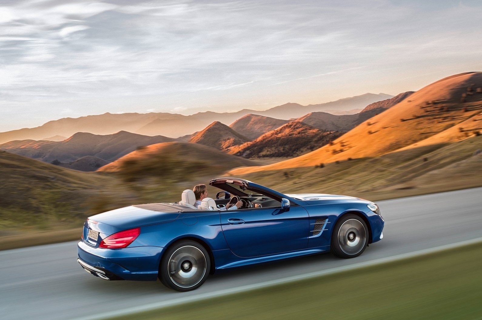 https://wcar.sets.lv/cars/Mercedes-Benz/SL/dcf22f27e26a7f1b2040b9122547db30.jpg