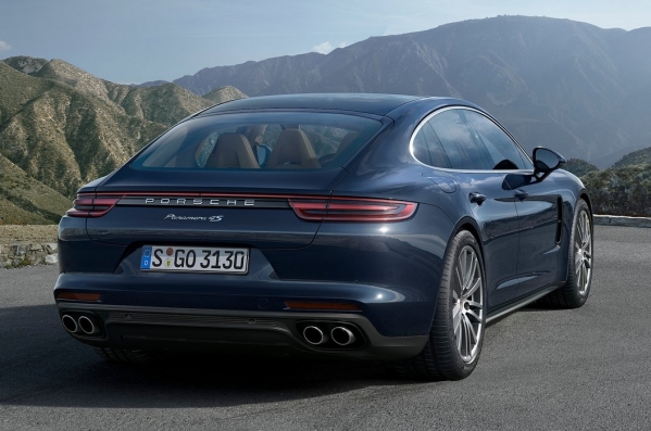https://wcar.sets.lv/cars/Porsche/Panamera/1487577759-Porsche-Panamera-2017-1280-20.jpg