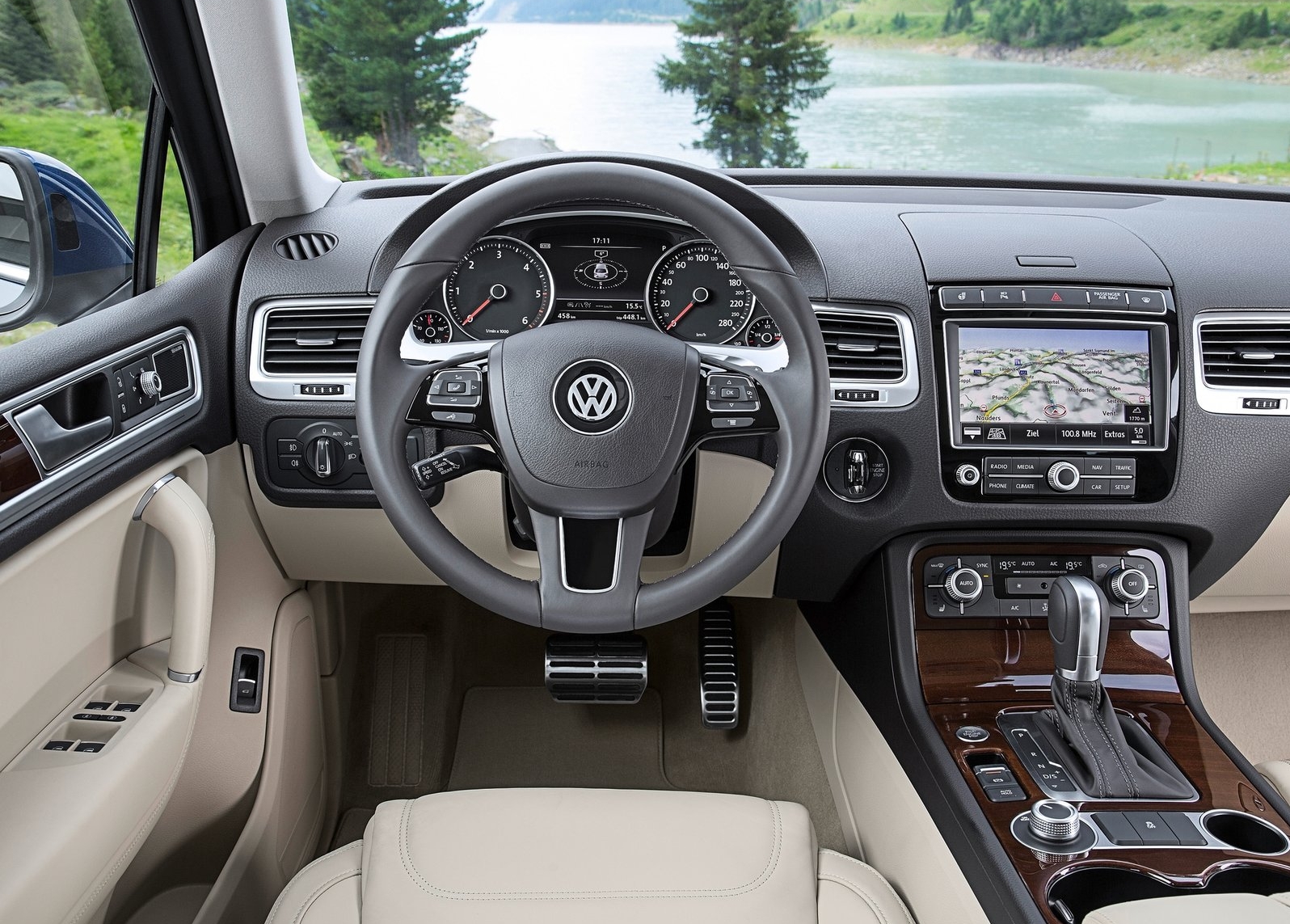 https://wcar.sets.lv/cars/Volkswagen/Touareg/a2dfcb6d7ee581d16b1c543797293d02.jpg